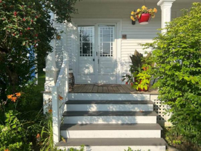 Falls Farmstead 1865 Ellis House Cozy and Comfy Apt #1